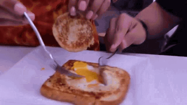 Egg In A Hole Egg GIF - Egg In A Hole Egg Breakfast GIFs