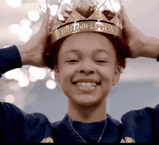 a woman is wearing a crown that says hot country press