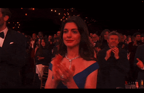 Anne Hathaway Sag Awards GIF - Anne Hathaway Sag Awards 2024 Sag Awards GIFs