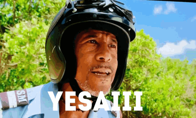 a man wearing a helmet with the word yesaiii written on it