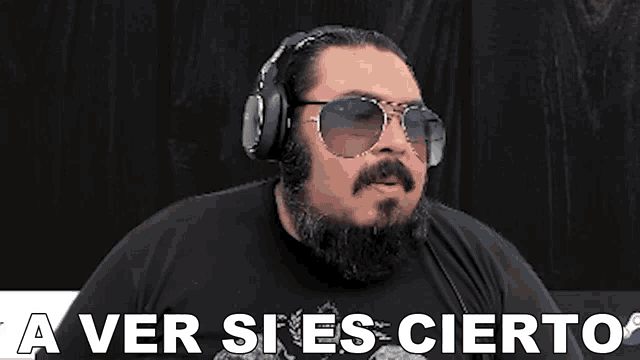 a man with a beard wearing sunglasses and headphones says a ver si es cierto