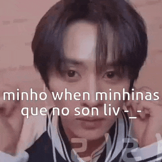 a close up of a young man 's face with the words `` minho when minhinas que no son liv '' written on it .