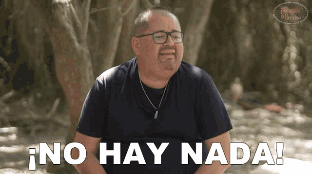 a man with glasses and a necklace says no hay nada