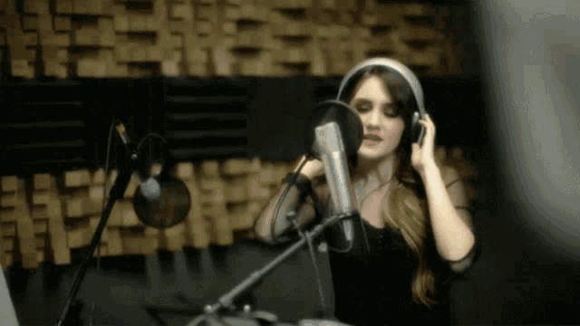Dulce Maria GIF