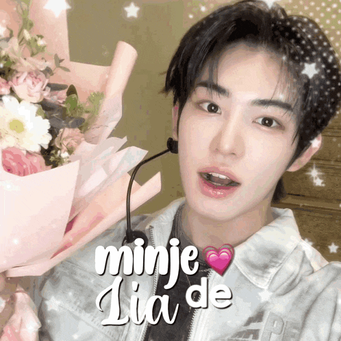 a man holding a bouquet of pink flowers with the words minje dia de written above him