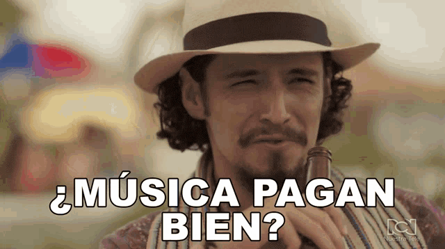 a man in a hat is holding a bottle and the words musica pagan bien are above him