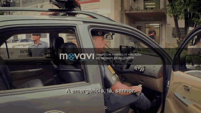 a man sitting in a car with the words a emergencia la senhor