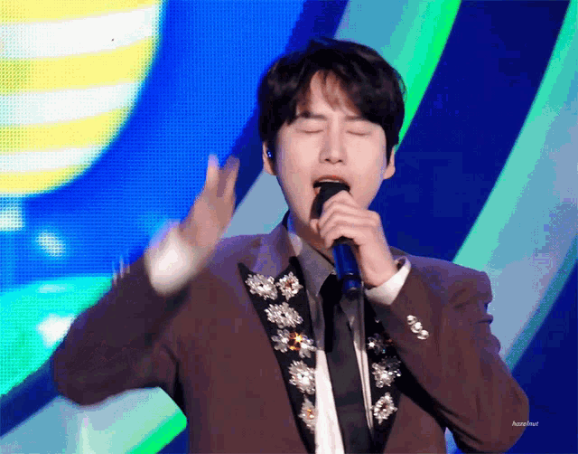 Super Junior Kyuhyun GIF - Super Junior Kyuhyun Peek A Boo GIFs