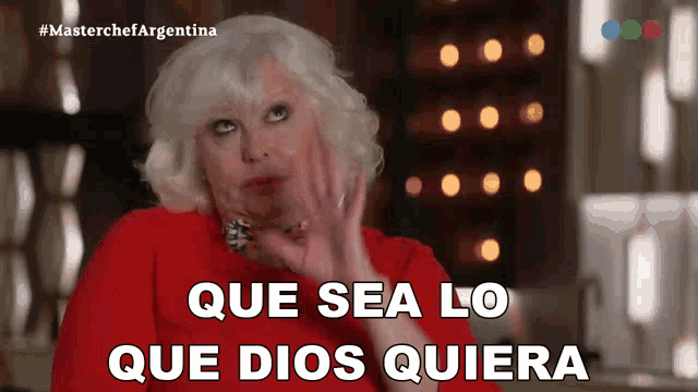 a woman says que sea lo que dios quiera on a screen