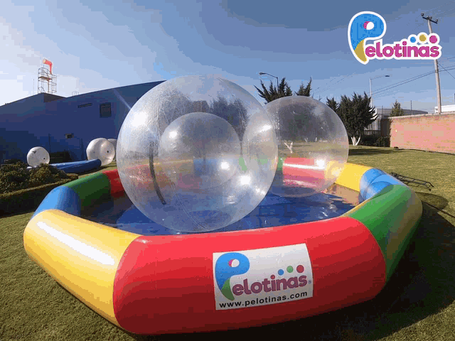 an inflatable pool with two clear balls and the words pelotinas on the side