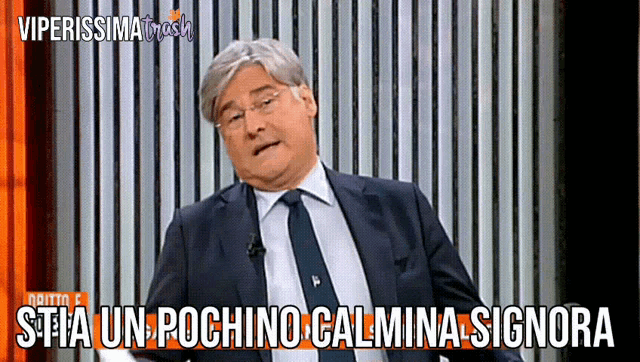 a man in a suit and tie is saying " stia un pochino calmina signora "