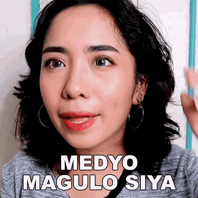 a close up of a woman 's face with the words medyo magulo siya written below her