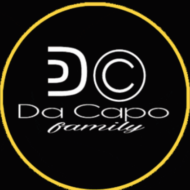a red circle with the da capo family logo