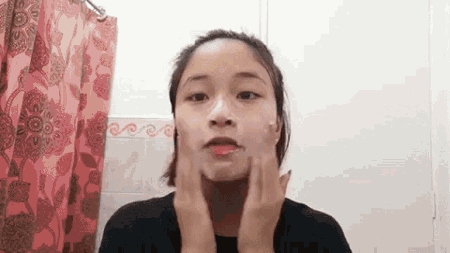 Facial Wash Selfie GIF - Facial Wash Selfie Tutorial GIFs