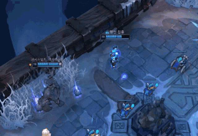 a screenshot of a league of legends game with the number 18 on the bottom right corner