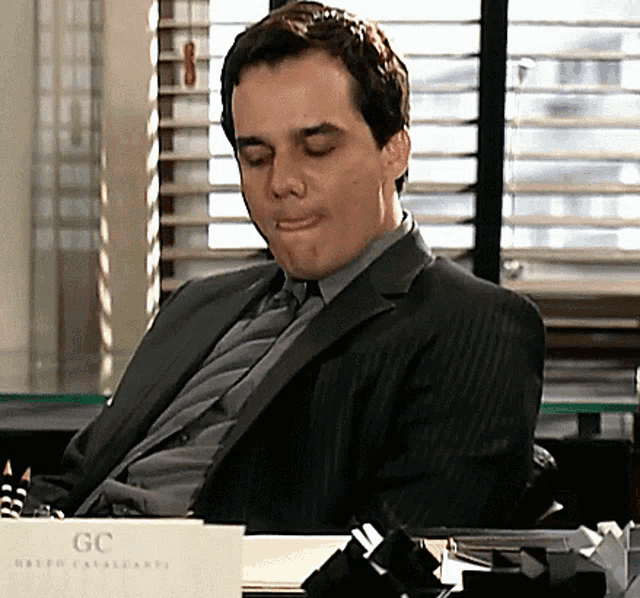 Paraíso Tropical Wagner Moura GIF