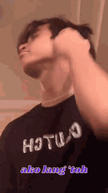 a man wearing a black shirt that says hotuo ako lang toh