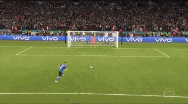 a soccer game is being played in front of a banner that says vivo on it