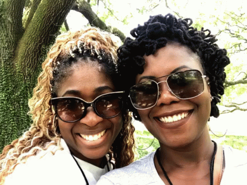 Selfie Sisters GIF - Selfie Sisters Pout GIFs