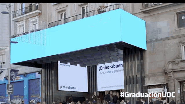 a large billboard on the side of a building that says #graduacion uoc