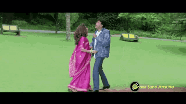 Mithun Chakraborty Bollywood GIF - Mithun Chakraborty Bollywood Kiss GIFs