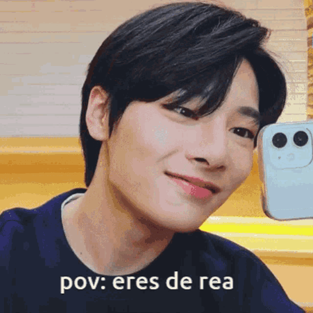 a close up of a person 's face with the words pov : eres de rea