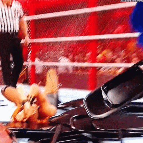 Sasha Banks Becky Lynch GIF - Sasha Banks Becky Lynch Steel Chair GIFs
