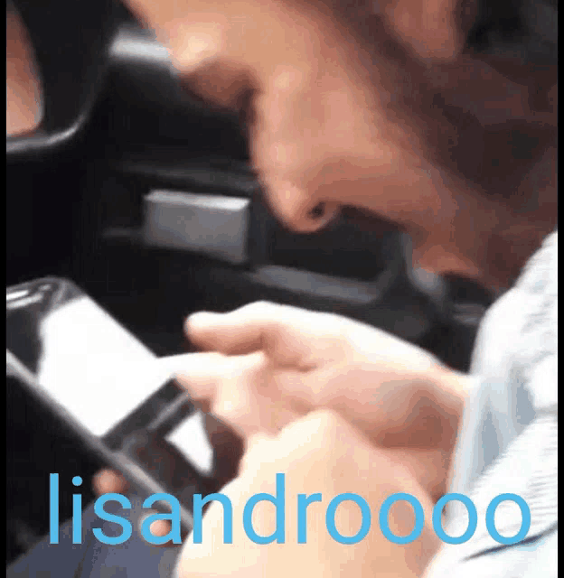 a close up of a person using a cell phone with the name lisandrooo on the bottom right