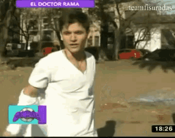 a man in a white shirt stands in front of a purple sign that says el doctor rama