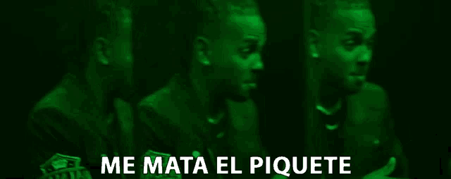a man is looking at himself in a mirror with the words me mata el piquete in white letters