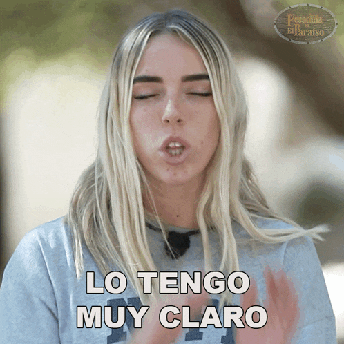 a blonde woman says lo tengo muy claro
