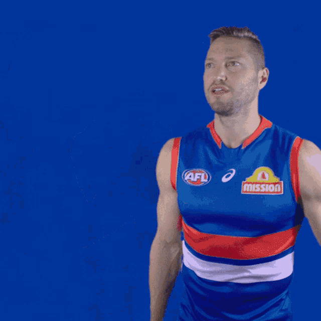 a man is wearing an afl jersey with a kingsford logo on it