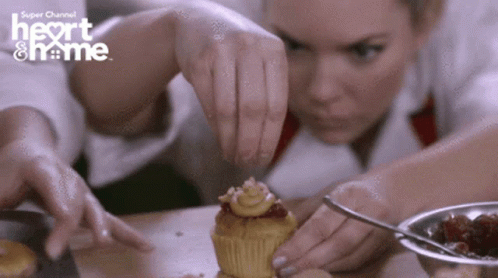 Christmas Christmas Cupcakes GIF - Christmas Christmas Cupcakes Chef GIFs