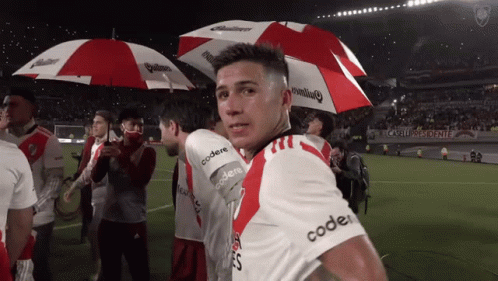 Beso River Plate GIF - Beso River Plate Enzo GIFs
