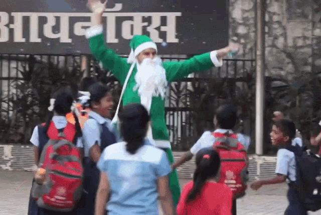 Dancing Santa Dancing GIF - Dancing Santa Dancing Dancing With Kids GIFs