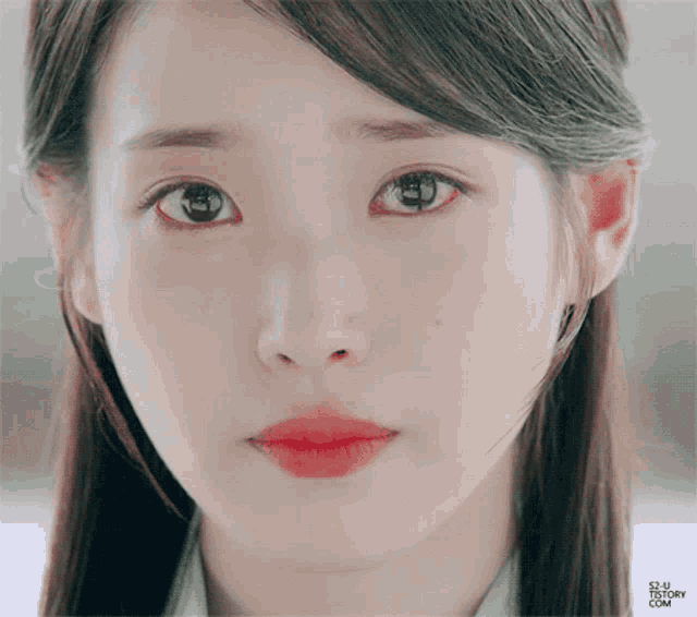 a close up of a woman 's face with the website u-history.com visible in the corner