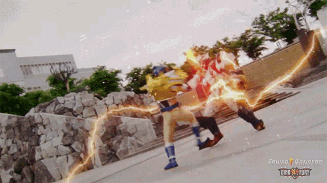 Fighting Dino Fury Gold Ranger GIF - Fighting Dino Fury Gold Ranger Dino Fury Red Ranger GIFs