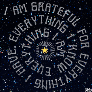 a graphic that says i am grateful for everything i know