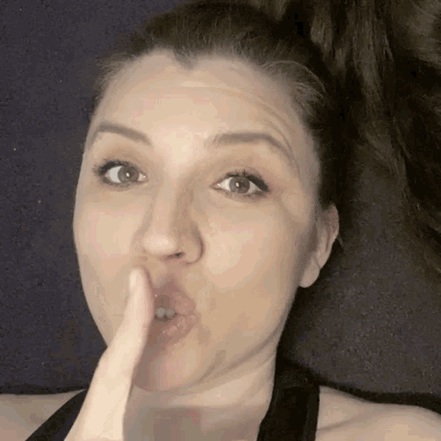Shhh Dont Say Anything GIF - Shhh Dont Say Anything Secret GIFs