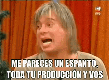 a man with his mouth open and the words me pareces un espanto toda tu produccion y vos below him