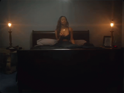 Come Here Come To Bed GIF - Come Here Come To Bed Join Me GIFs