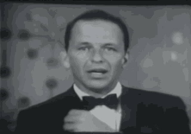 Frank Sinatra Dean Martin GIF - Frank Sinatra Dean Martin Dean Martin Show GIFs