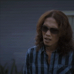a woman wearing sunglasses and a striped shirt with the words " entah siapa yg salah ku tak tahu "