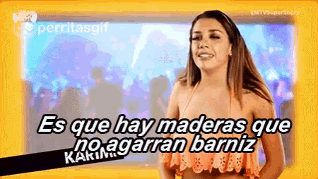a woman in a bikini says es que hay maderas que no agarran barniz kaki