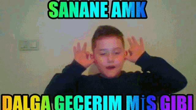a young boy covering his ears with his hands and the words sanane amk dalga gecerim mis gibi