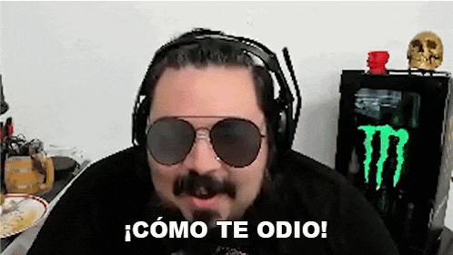 a man with a beard wearing sunglasses and headphones says " como te odio "