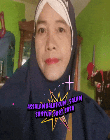 a woman wearing a hijab with the words assalamualaikum salam santun dari sasa written on it