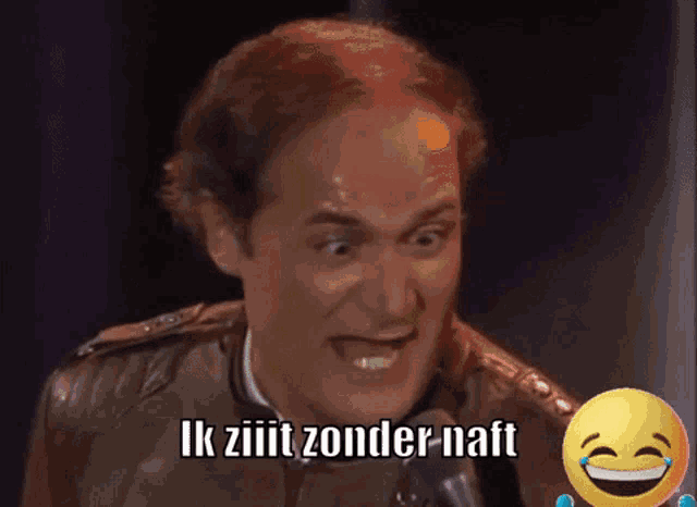 a man in a leather jacket says ik zijit zonder-naft in front of a microphone