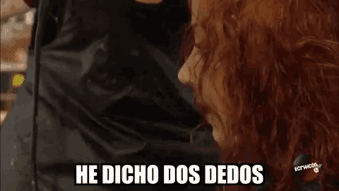 a close up of a woman 's face with the words `` dos dedos son dos dedos '' written on the bottom .