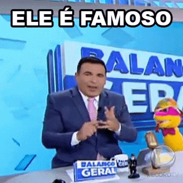 a man in a suit and tie stands in front of a sign that says balanco geral